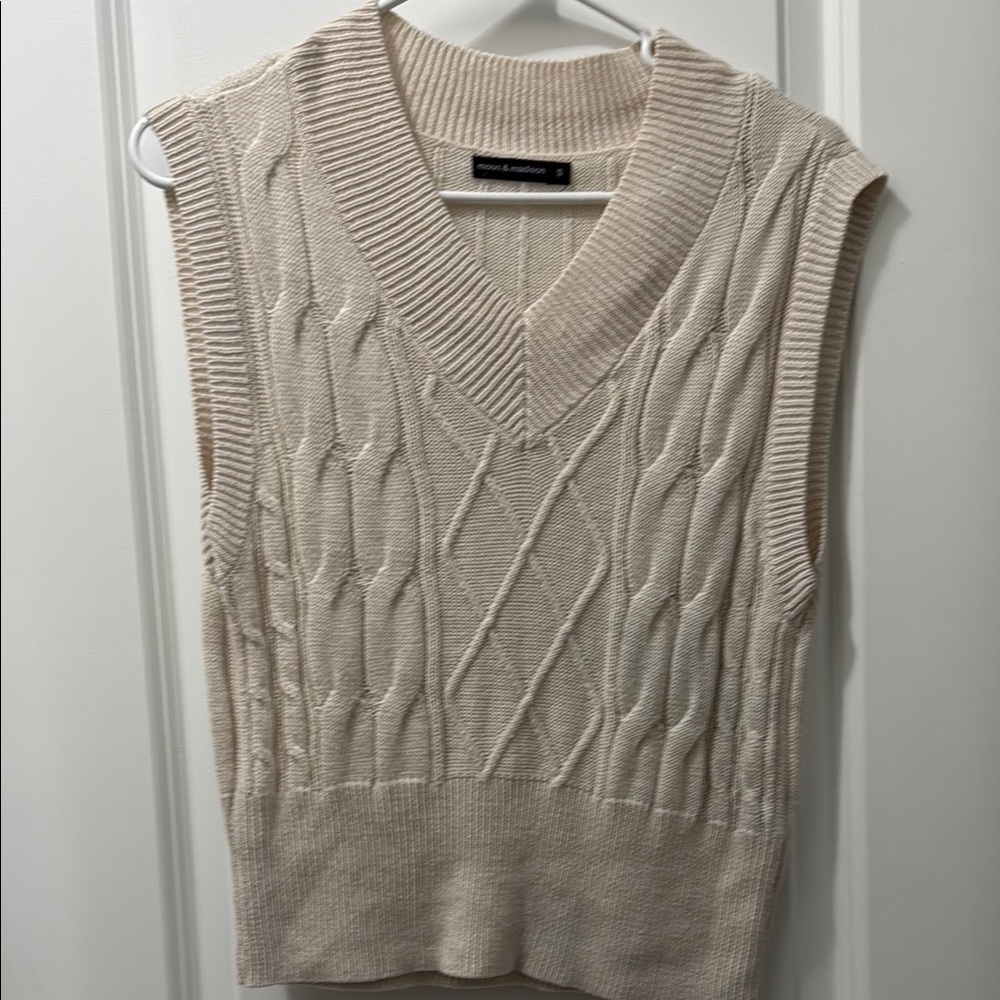 moon & madison Cream V-Neck Cable Knit Sweater Vest